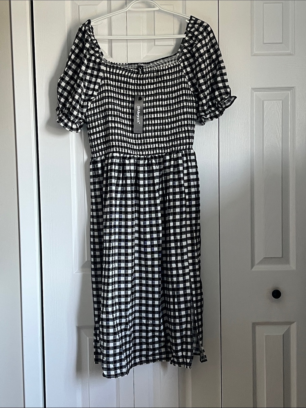 🔥NWT Black & White Gingham Smocked Midi Dress